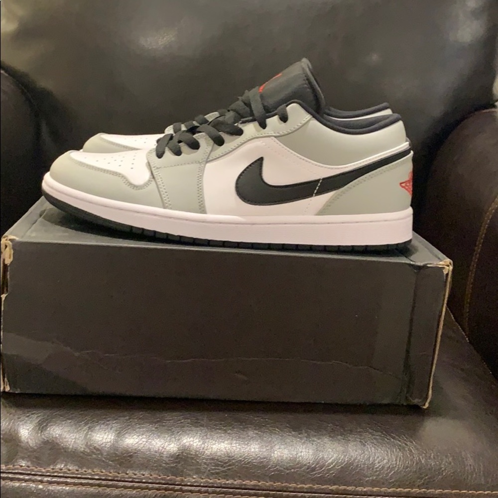 Air Jordan 1 low smoke grey